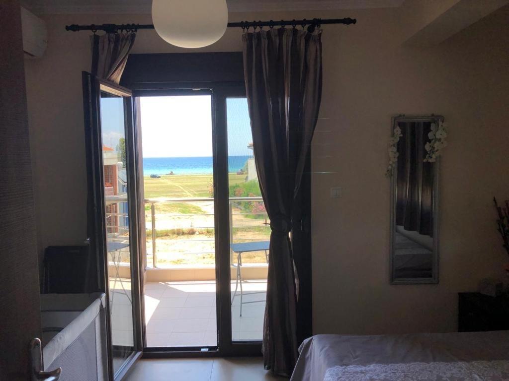 Am Beach House Неа-Муданья Экстерьер фото